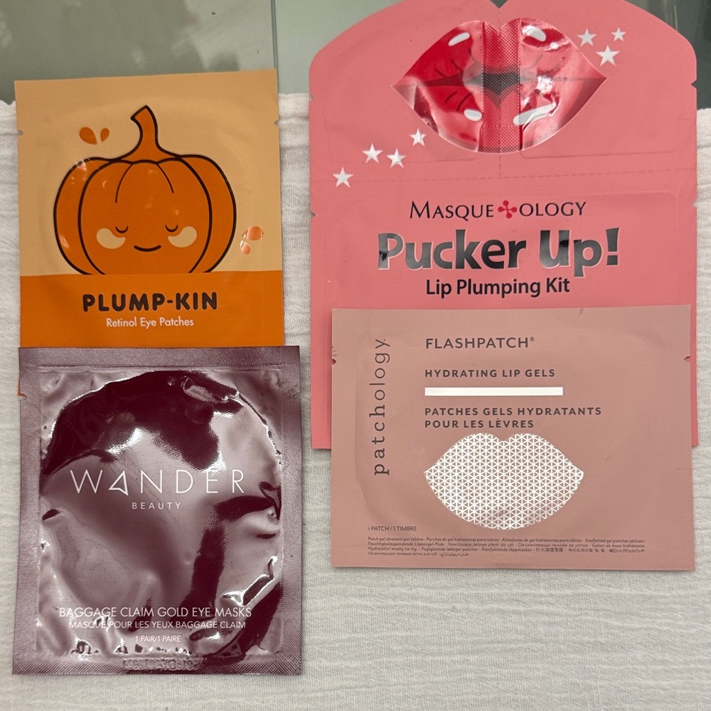 Wander Beauty Baggage Claim Gold Eye Masks. Patchology